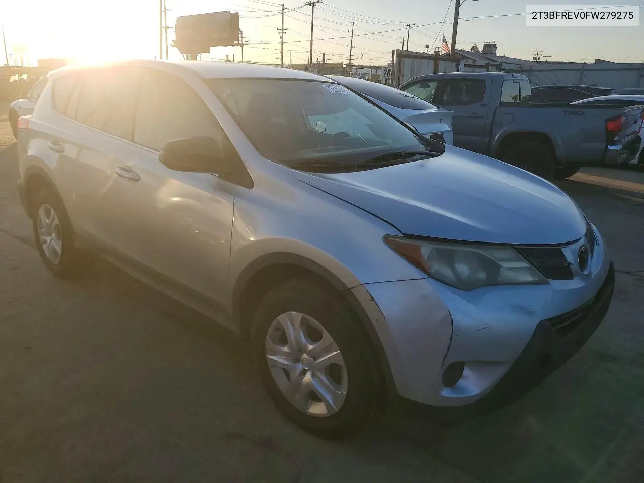2T3BFREV0FW279275 2015 Toyota Rav4 Le