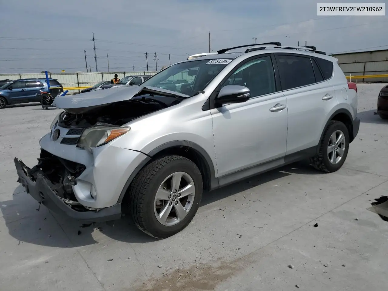 2T3WFREV2FW210962 2015 Toyota Rav4 Xle