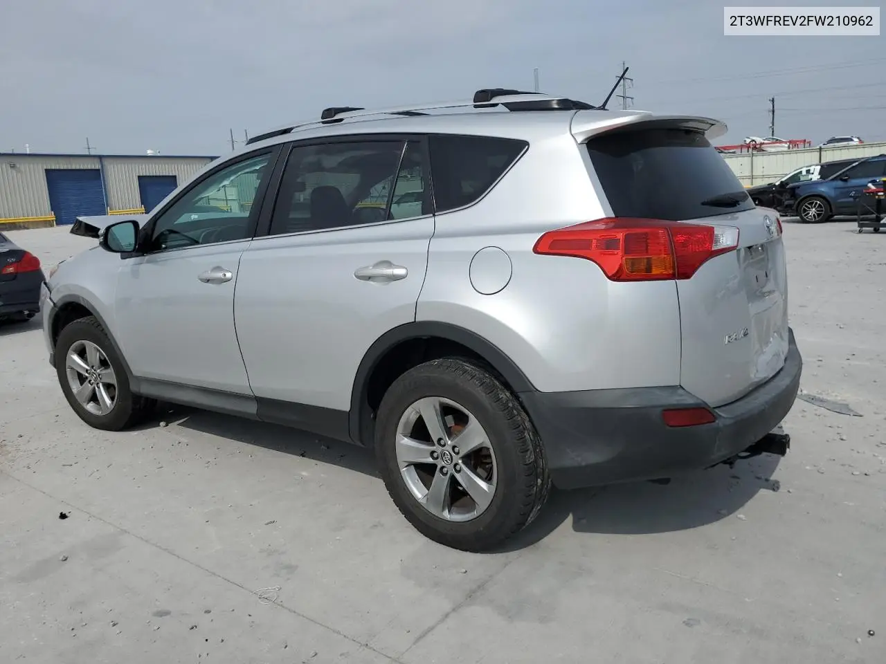 2T3WFREV2FW210962 2015 Toyota Rav4 Xle