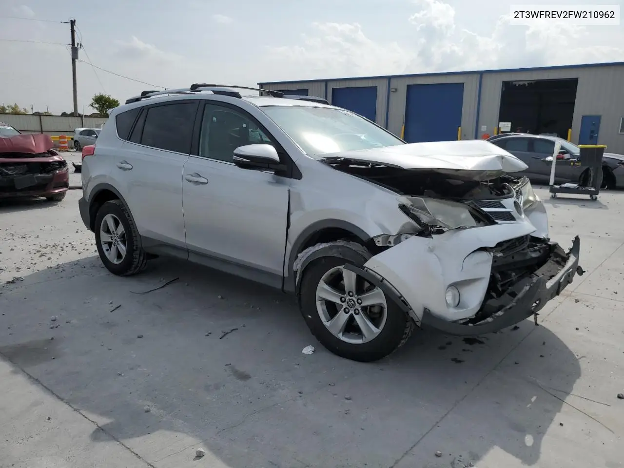 2T3WFREV2FW210962 2015 Toyota Rav4 Xle