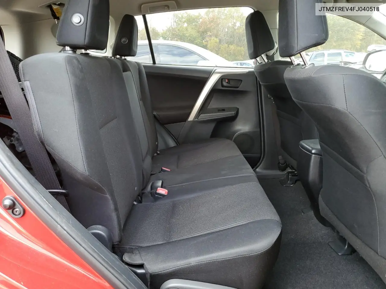 JTMZFREV4FJ040518 2015 Toyota Rav4 Le