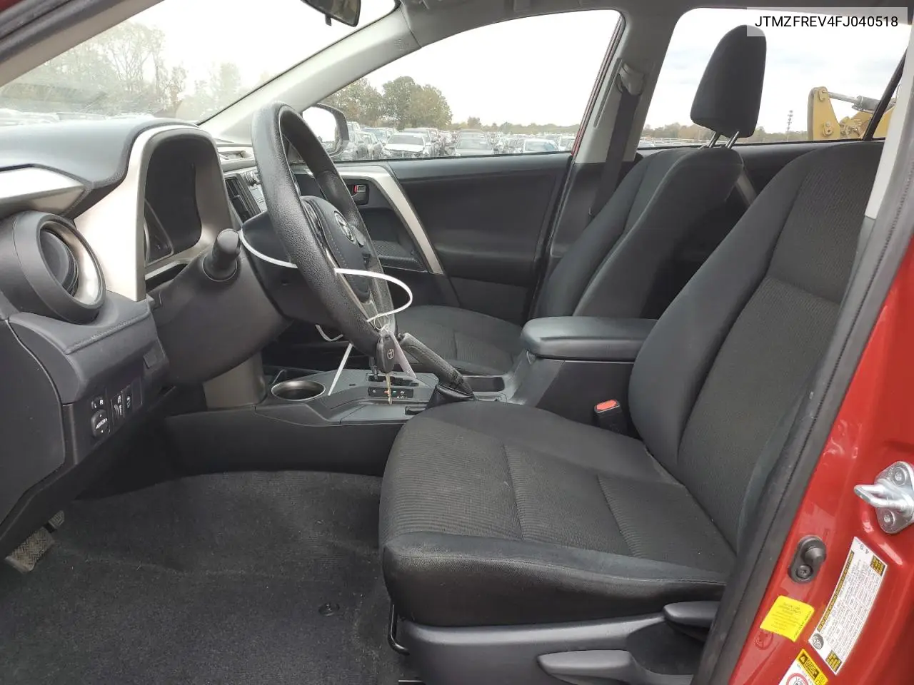 JTMZFREV4FJ040518 2015 Toyota Rav4 Le