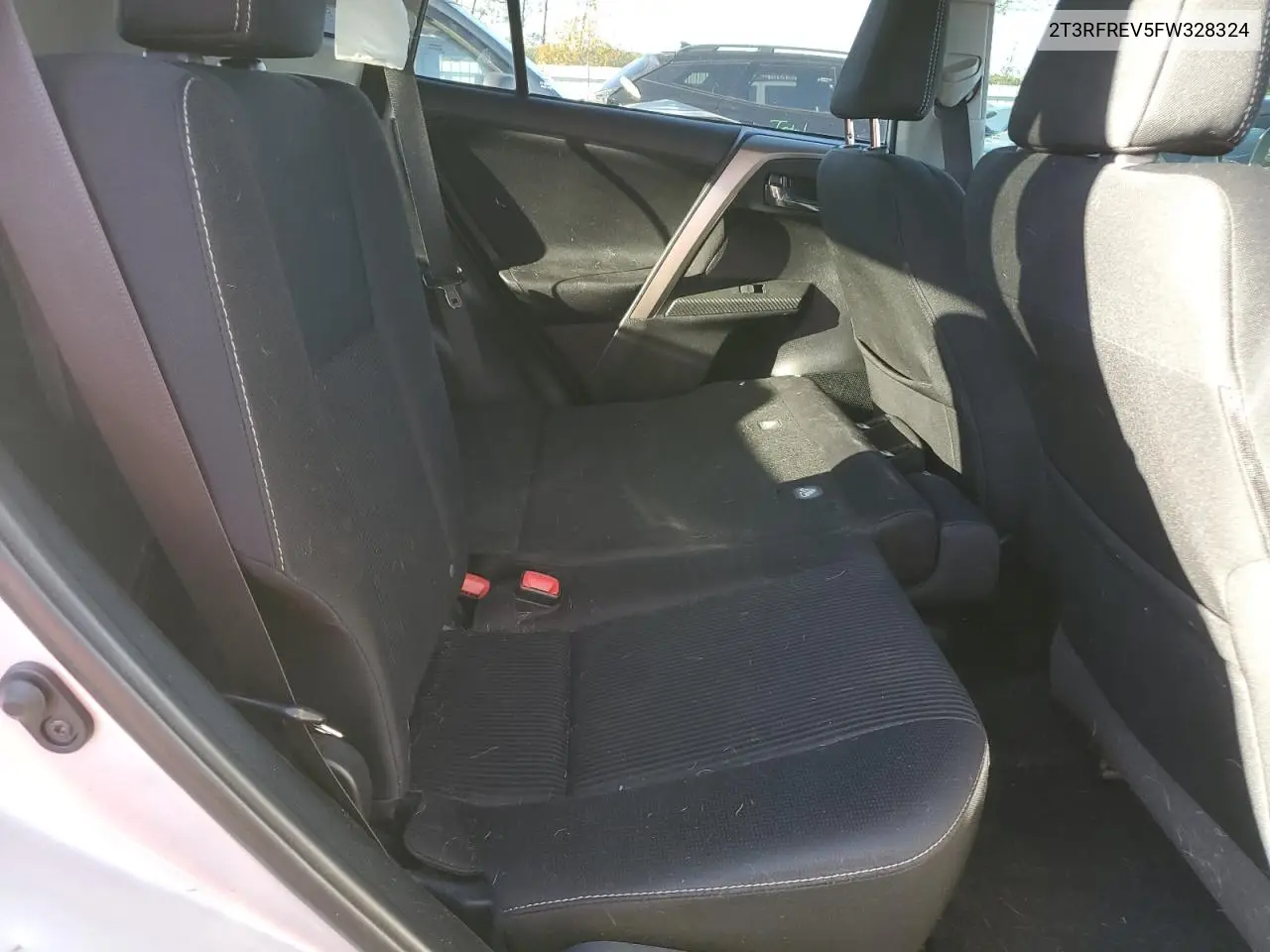 2T3RFREV5FW328324 2015 Toyota Rav4 Xle