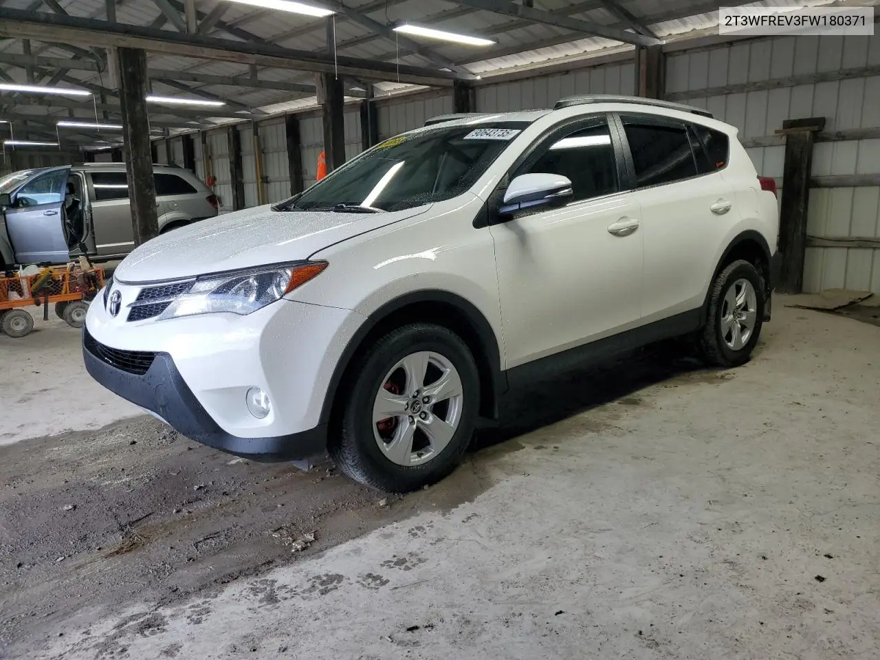 2T3WFREV3FW180371 2015 Toyota Rav4 Xle