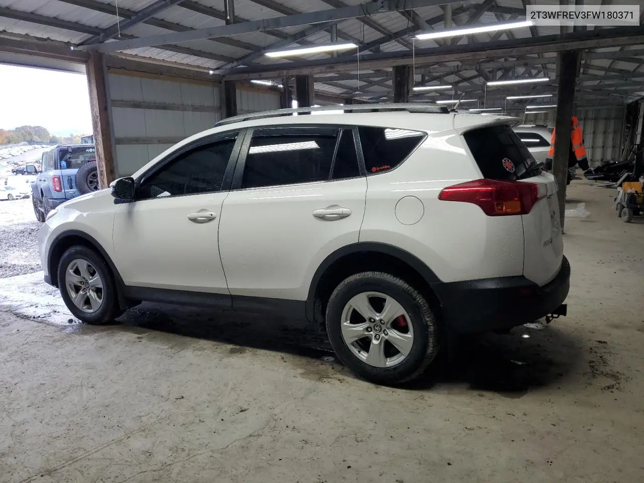 2T3WFREV3FW180371 2015 Toyota Rav4 Xle