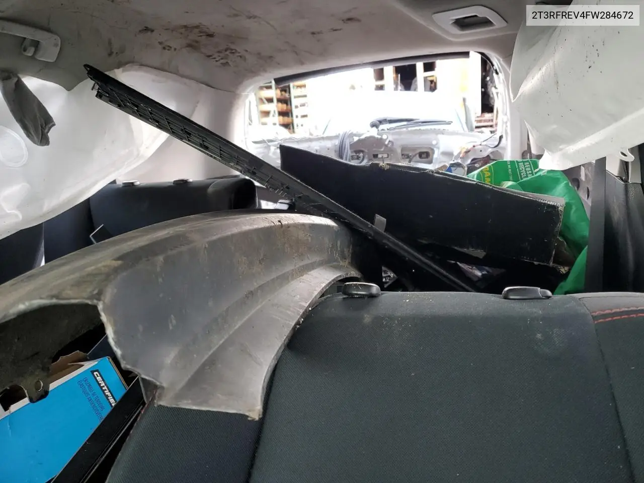 2T3RFREV4FW284672 2015 Toyota Rav4 Xle