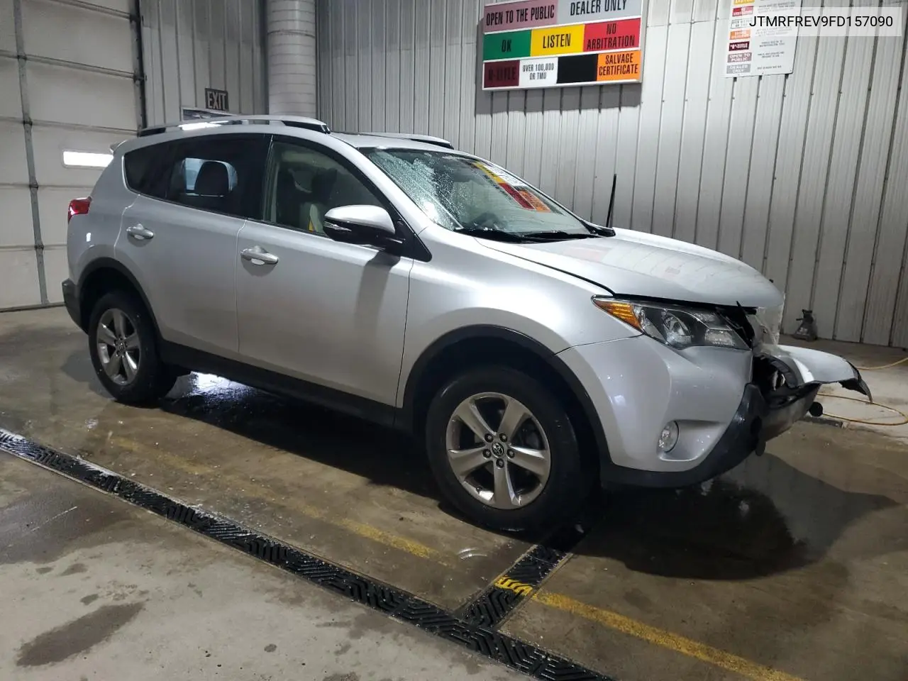 JTMRFREV9FD157090 2015 Toyota Rav4 Xle