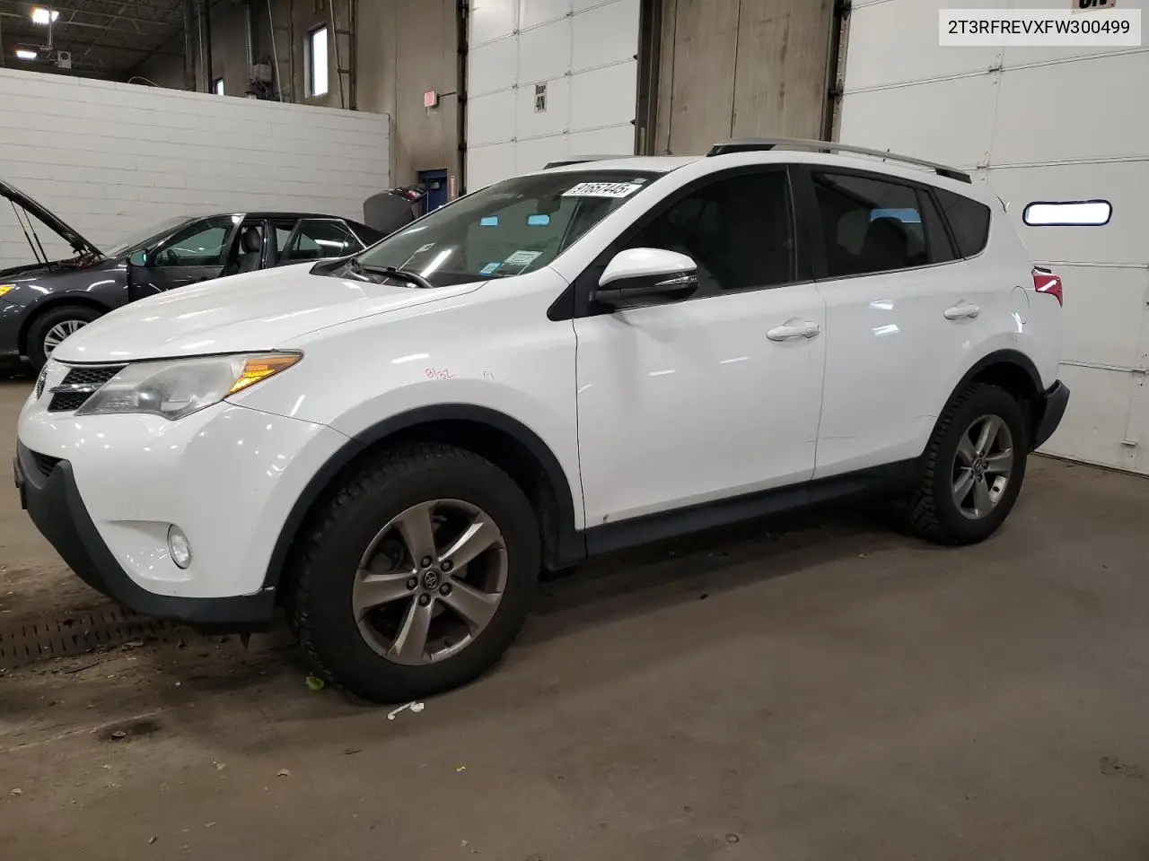 2T3RFREVXFW300499 2015 Toyota Rav4 Xle