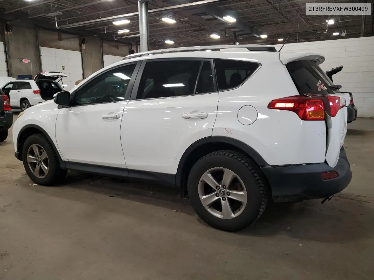 2T3RFREVXFW300499 2015 Toyota Rav4 Xle