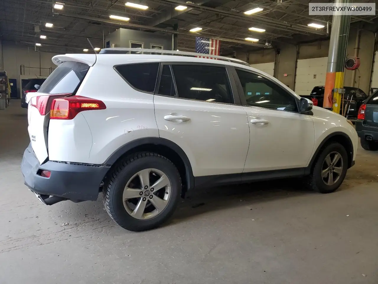 2T3RFREVXFW300499 2015 Toyota Rav4 Xle