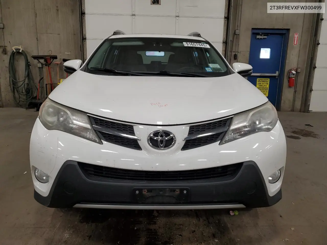 2T3RFREVXFW300499 2015 Toyota Rav4 Xle
