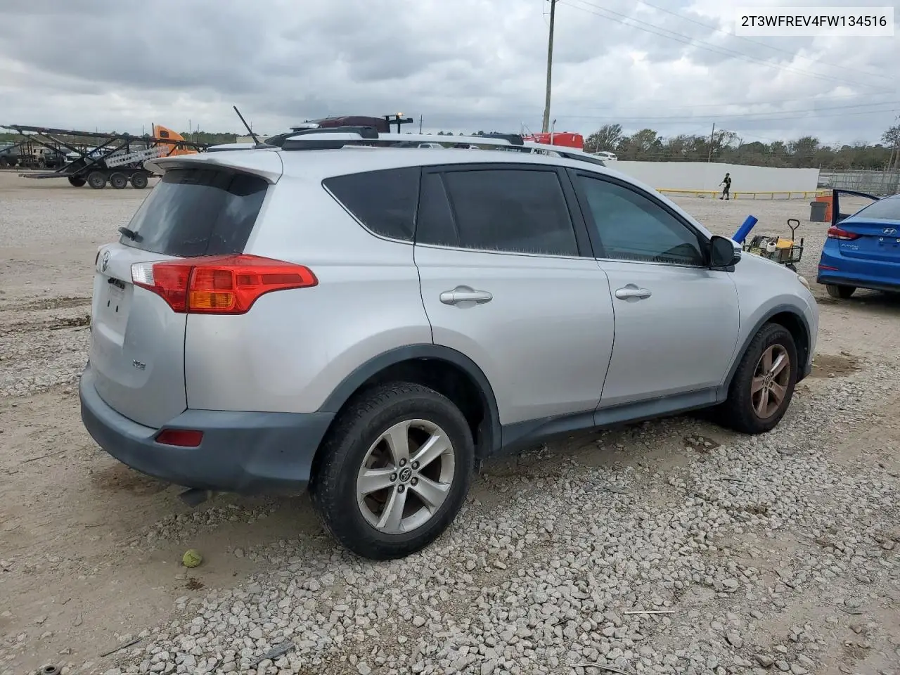 2T3WFREV4FW134516 2015 Toyota Rav4 Xle