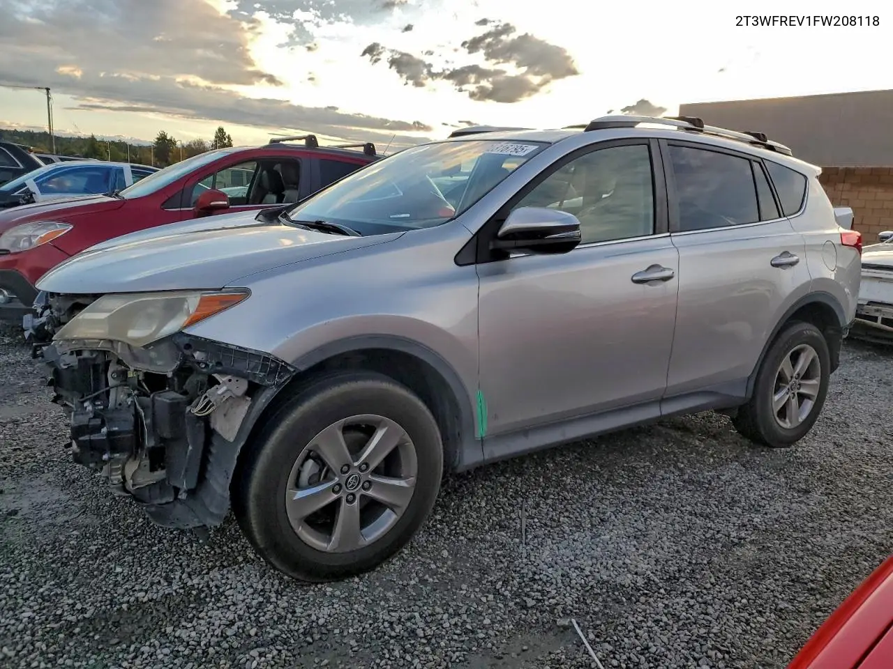 2T3WFREV1FW208118 2015 Toyota Rav4 Xle