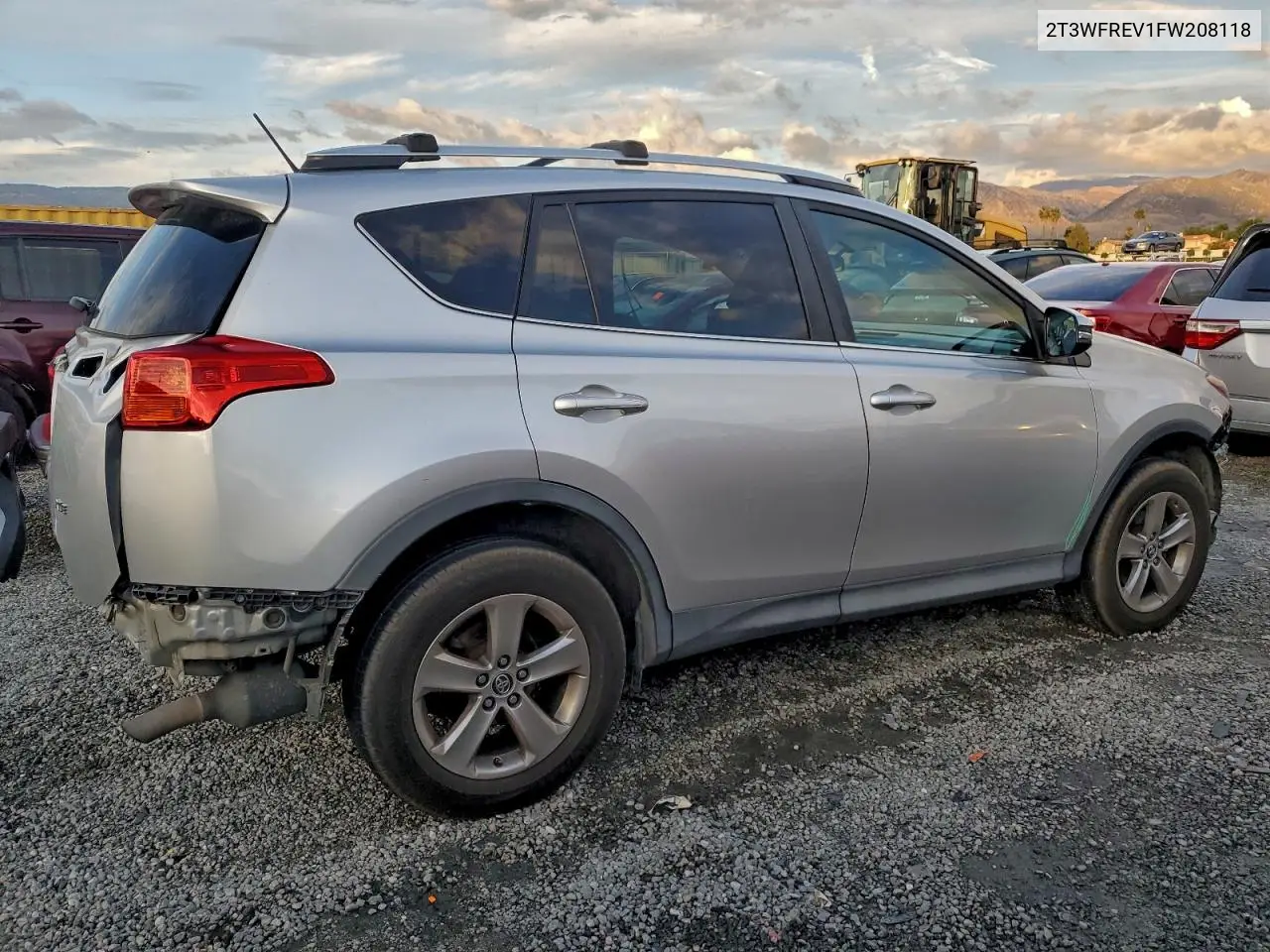 2T3WFREV1FW208118 2015 Toyota Rav4 Xle
