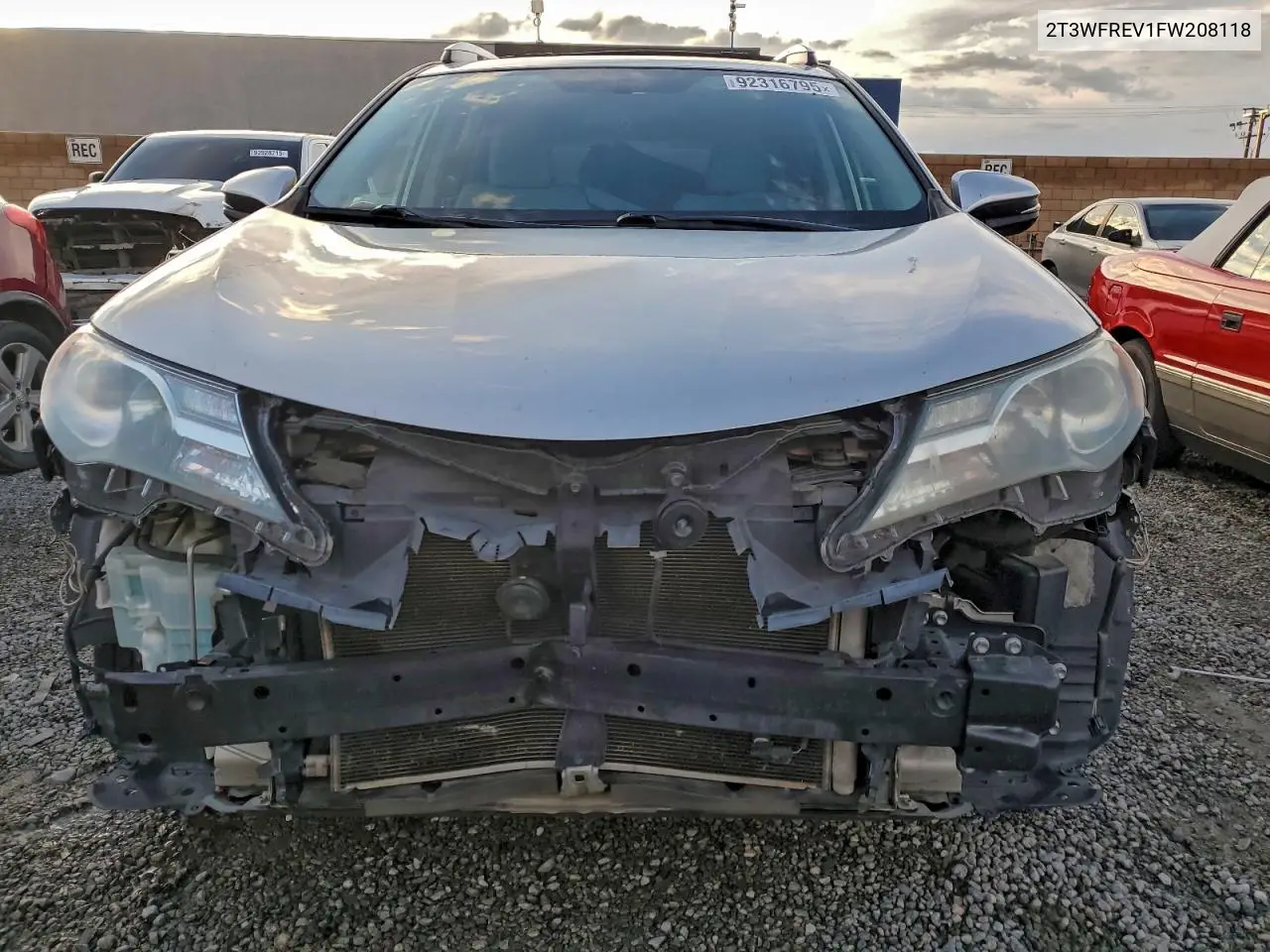2T3WFREV1FW208118 2015 Toyota Rav4 Xle