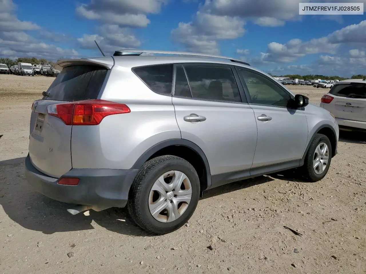 JTMZFREV1FJ028505 2015 Toyota Rav4 Le