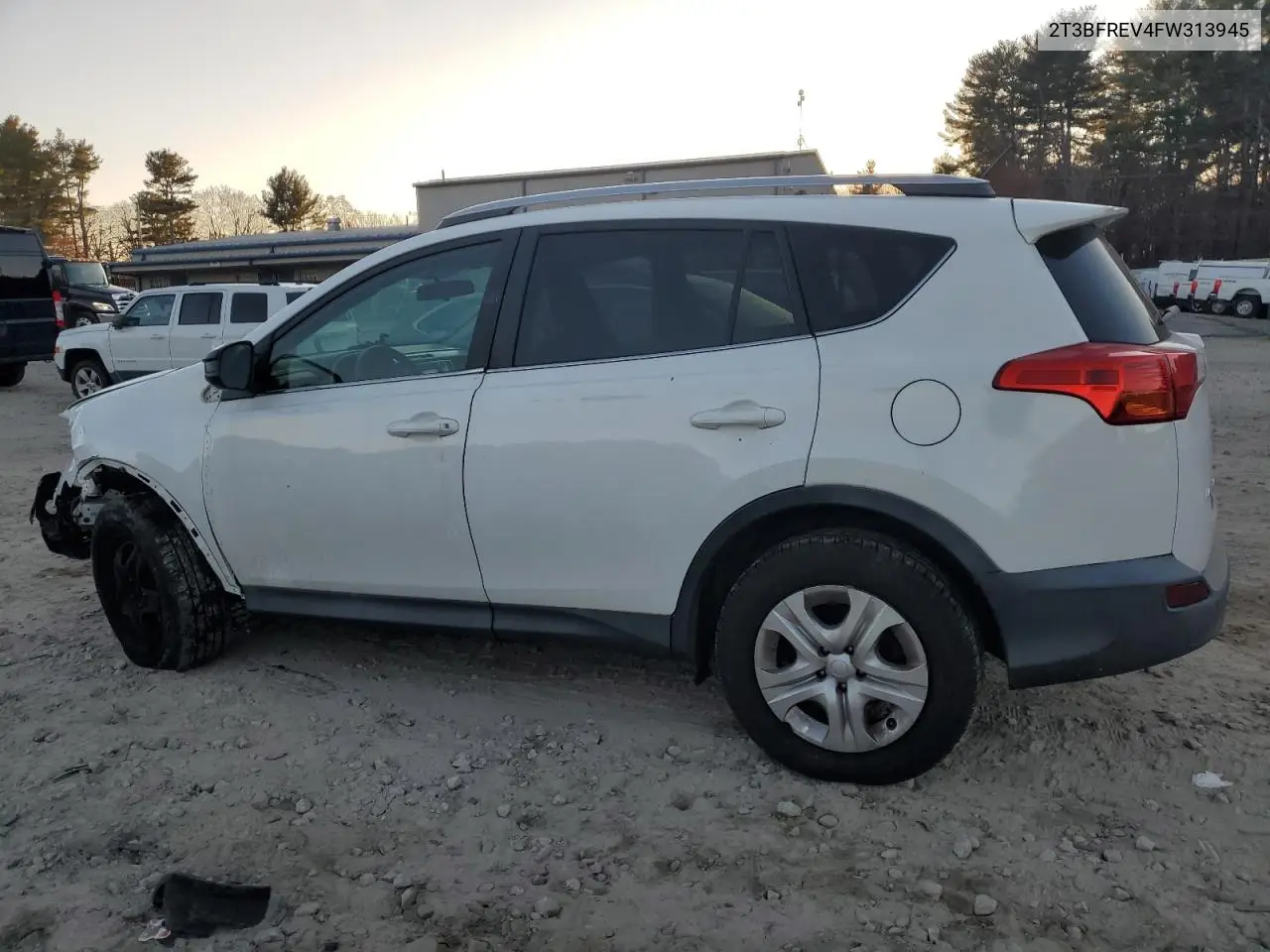2T3BFREV4FW313945 2015 Toyota Rav4 Le