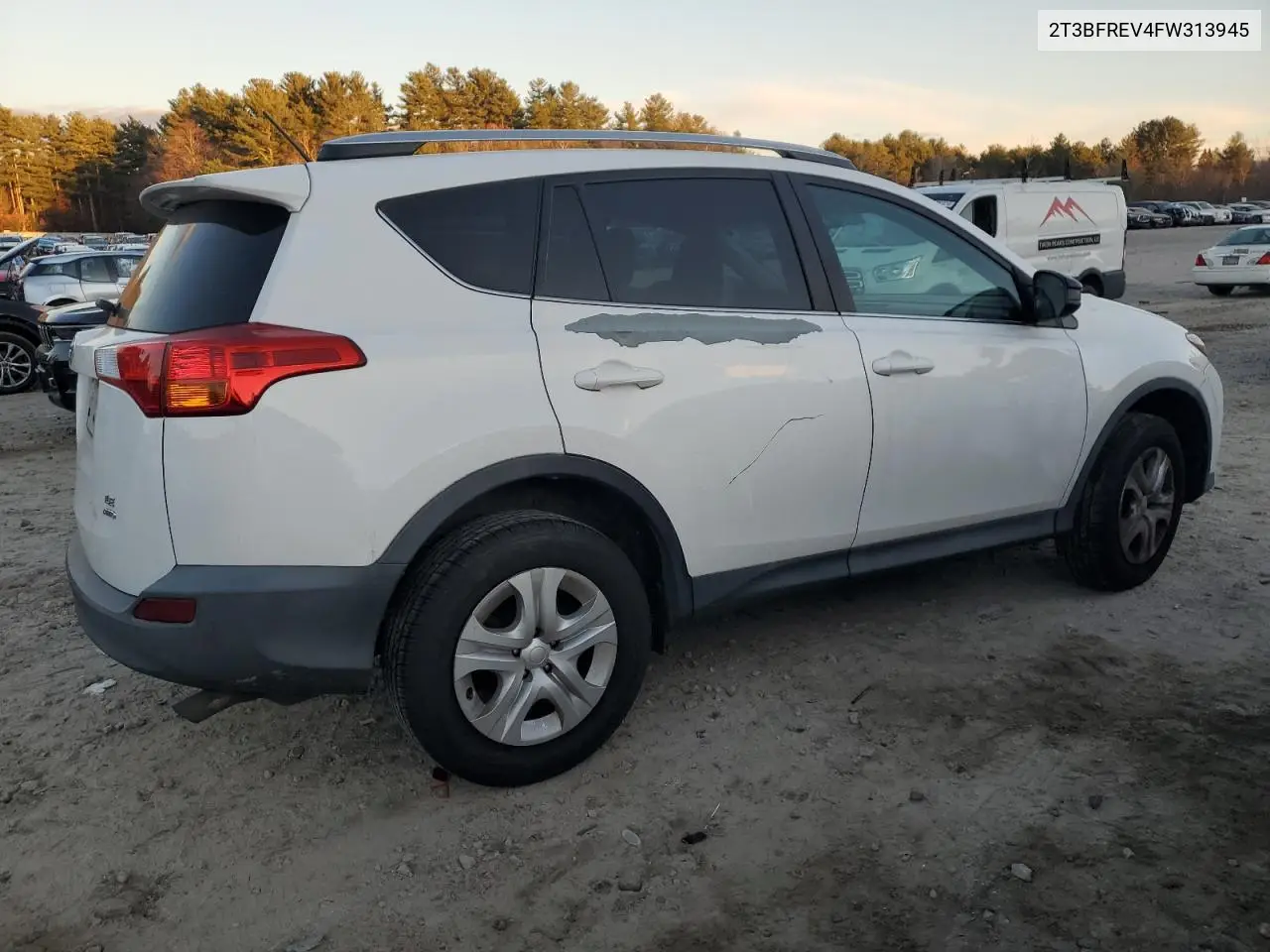 2T3BFREV4FW313945 2015 Toyota Rav4 Le