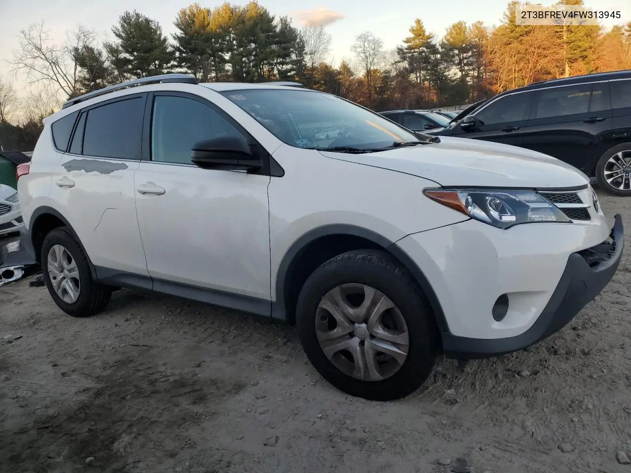 2T3BFREV4FW313945 2015 Toyota Rav4 Le