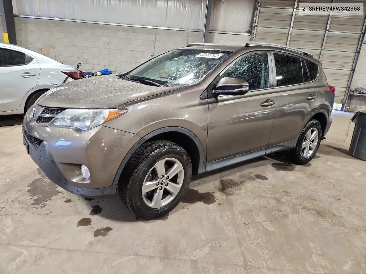 2T3RFREV4FW342358 2015 Toyota Rav4 Xle