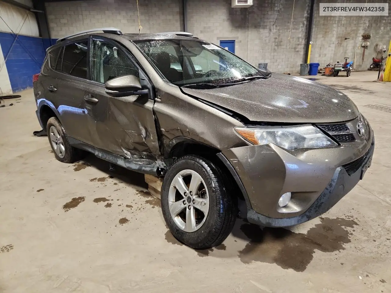 2T3RFREV4FW342358 2015 Toyota Rav4 Xle