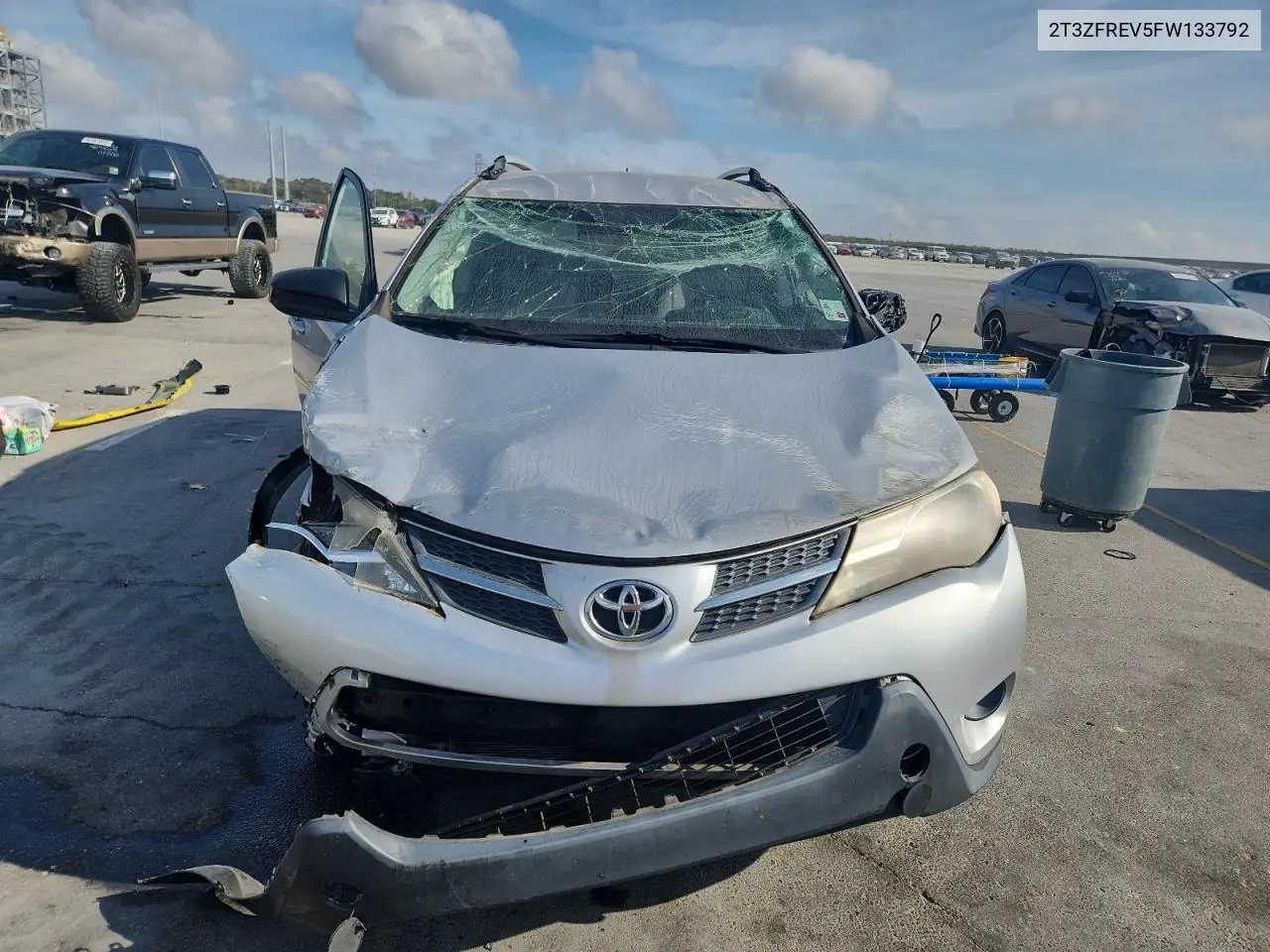 2T3ZFREV5FW133792 2015 Toyota Rav4 Le