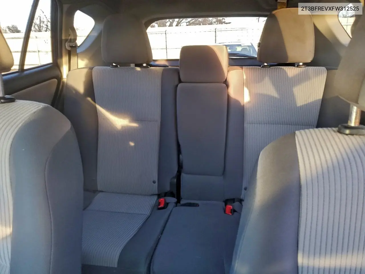 2T3BFREVXFW312525 2015 Toyota Rav4 Le