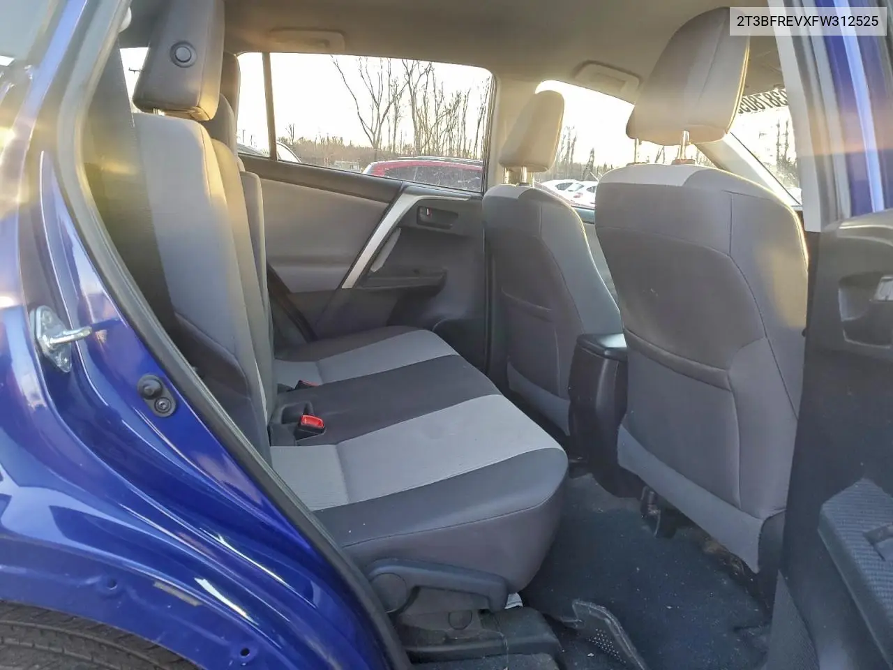 2T3BFREVXFW312525 2015 Toyota Rav4 Le