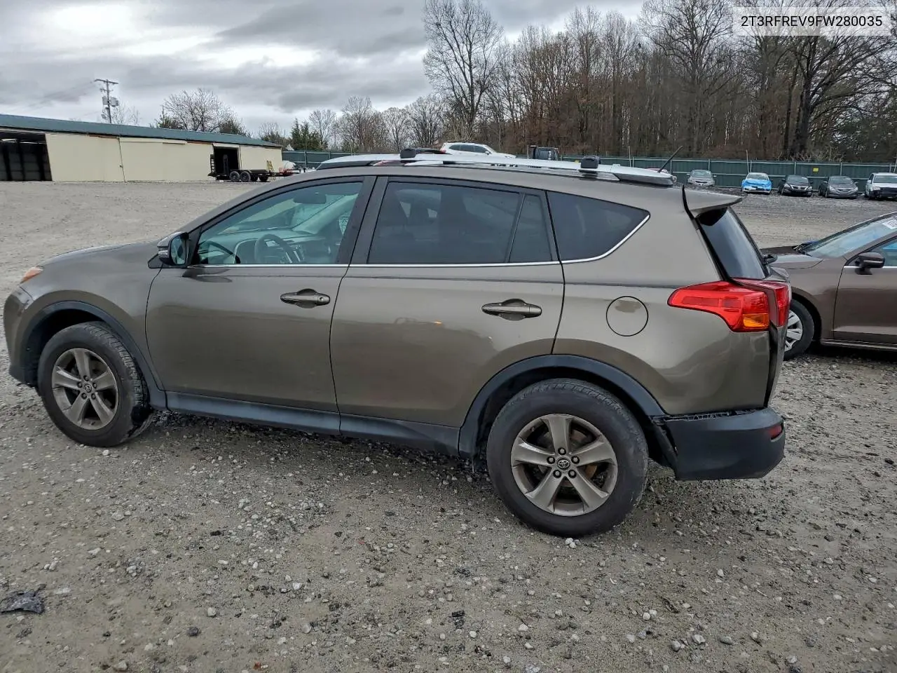 2T3RFREV9FW280035 2015 Toyota Rav4 Xle