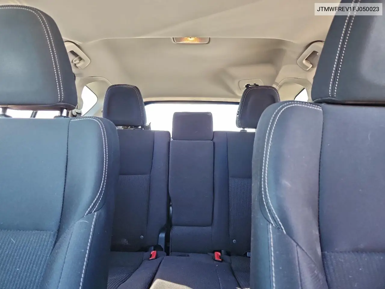 JTMWFREV1FJ050023 2015 Toyota Rav4 Xle