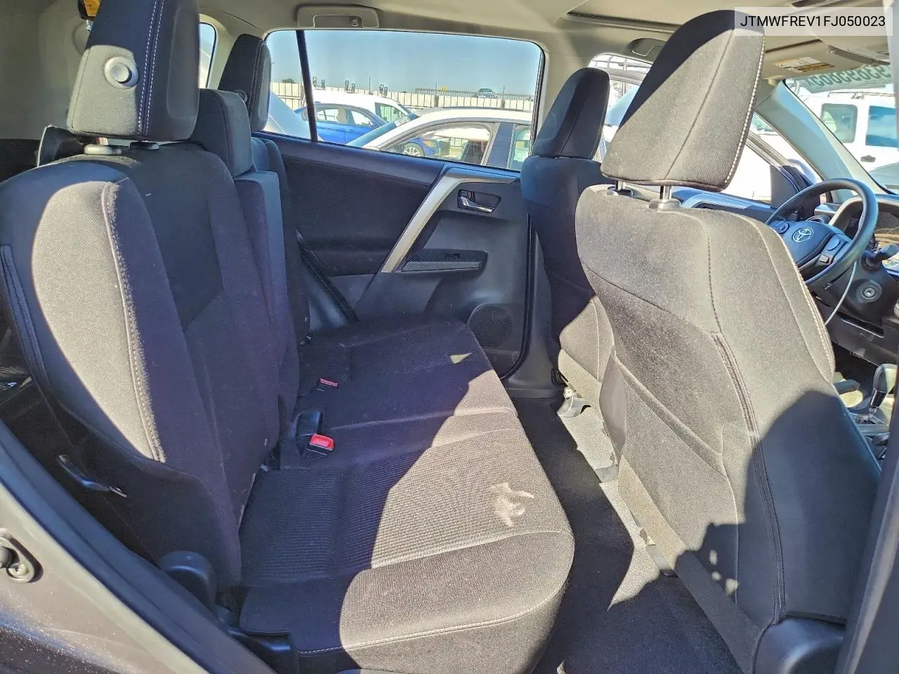 JTMWFREV1FJ050023 2015 Toyota Rav4 Xle