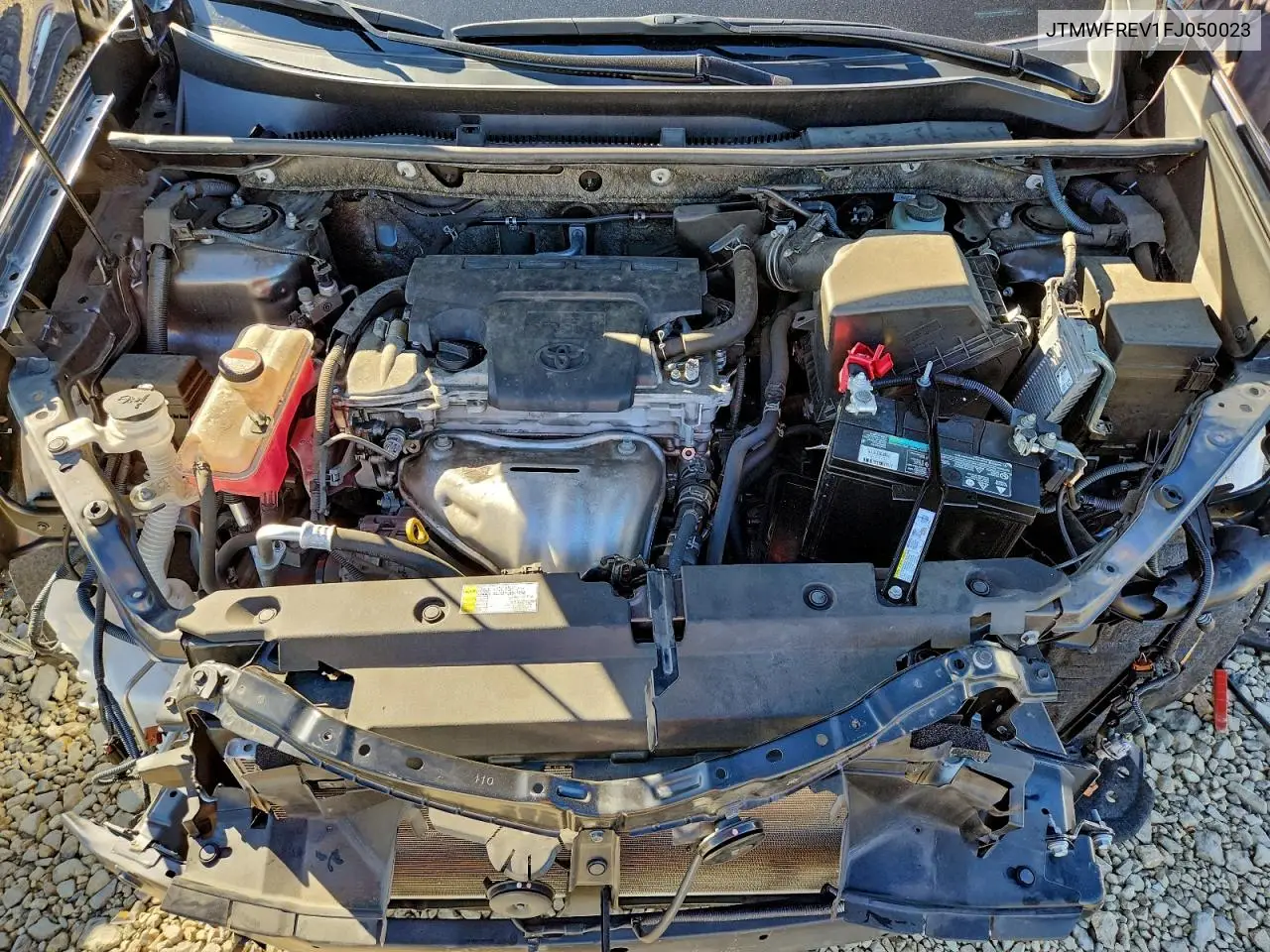 JTMWFREV1FJ050023 2015 Toyota Rav4 Xle