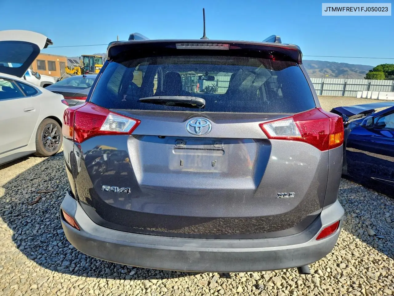 JTMWFREV1FJ050023 2015 Toyota Rav4 Xle