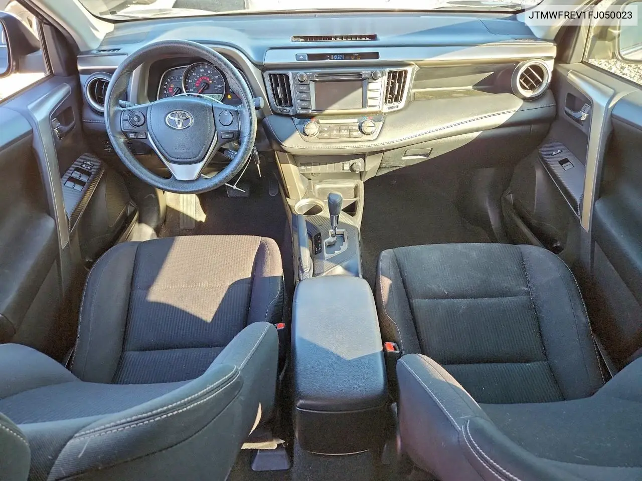 JTMWFREV1FJ050023 2015 Toyota Rav4 Xle
