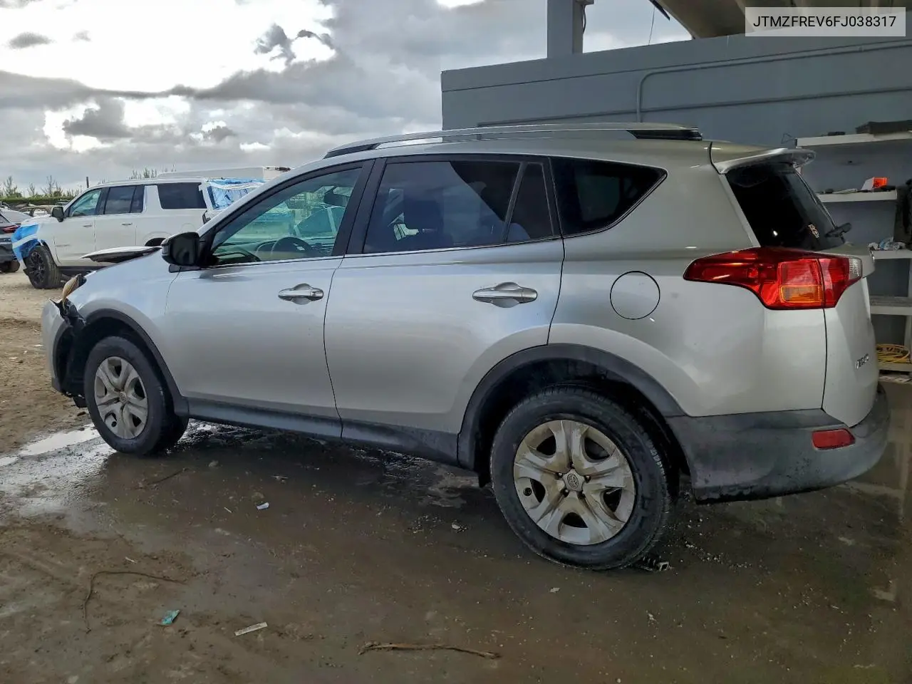 JTMZFREV6FJ038317 2015 Toyota Rav4 Le