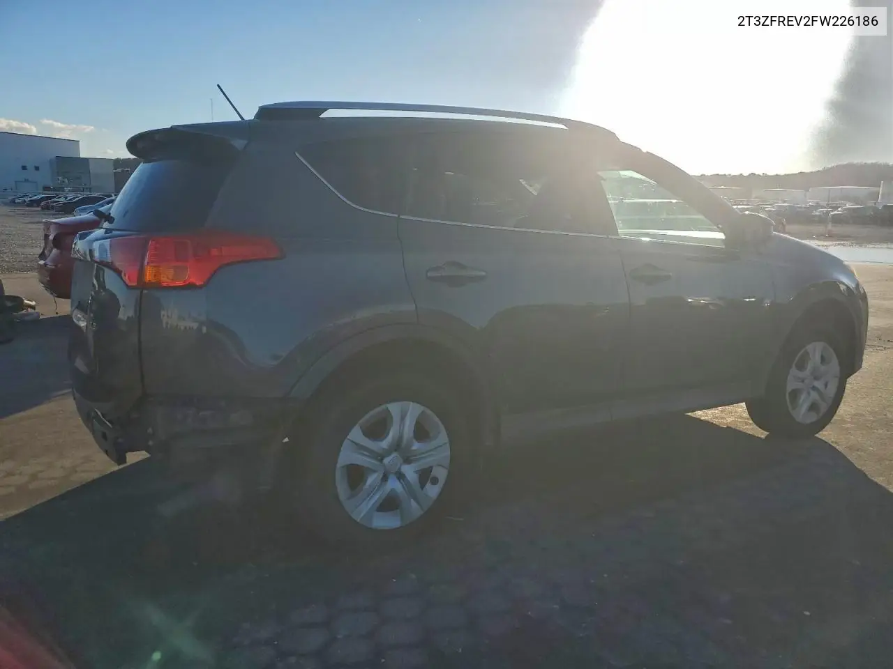 2T3ZFREV2FW226186 2015 Toyota Rav4 Le