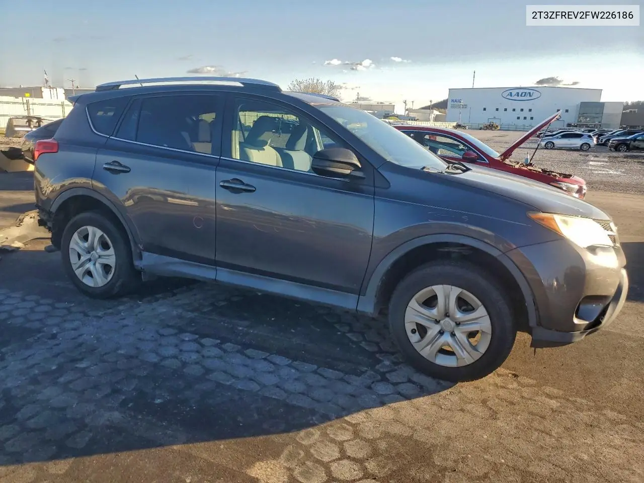 2T3ZFREV2FW226186 2015 Toyota Rav4 Le