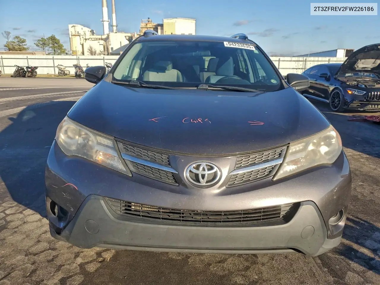 2T3ZFREV2FW226186 2015 Toyota Rav4 Le