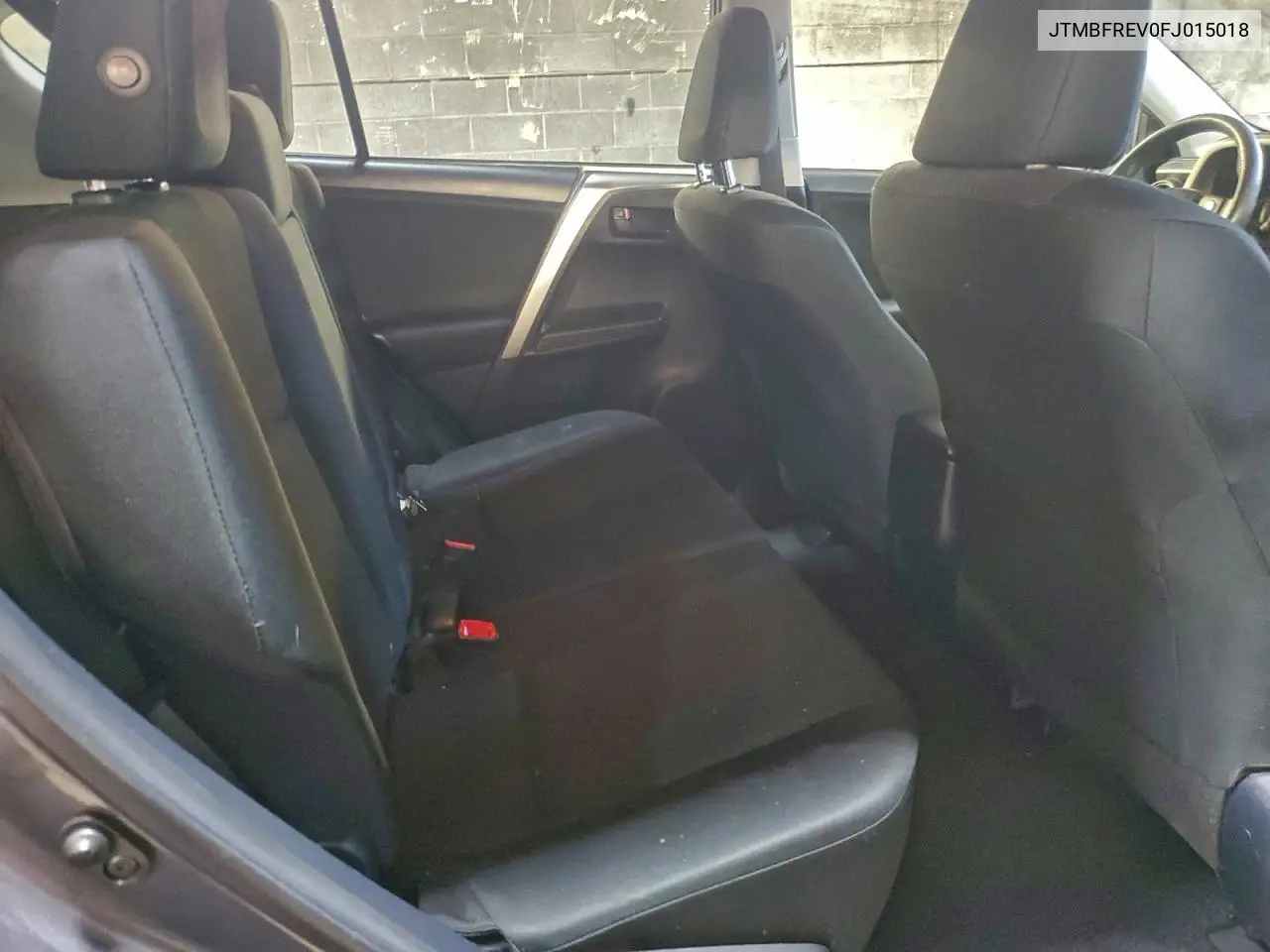 JTMBFREV0FJ015018 2015 Toyota Rav4 Le