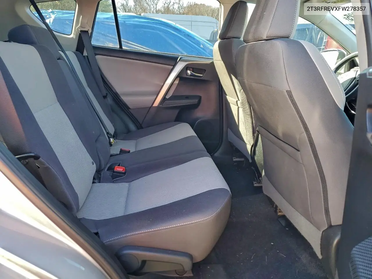2T3RFREVXFW278357 2015 Toyota Rav4 Xle
