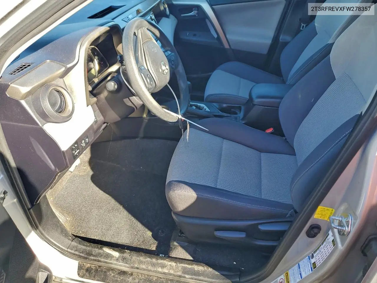 2T3RFREVXFW278357 2015 Toyota Rav4 Xle