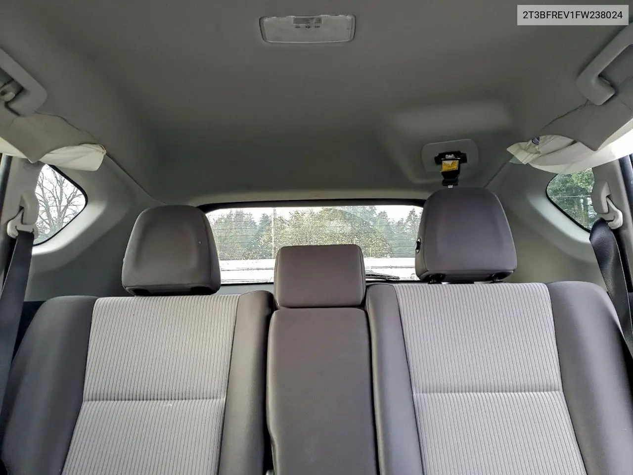 2T3BFREV1FW238024 2015 Toyota Rav4 Le