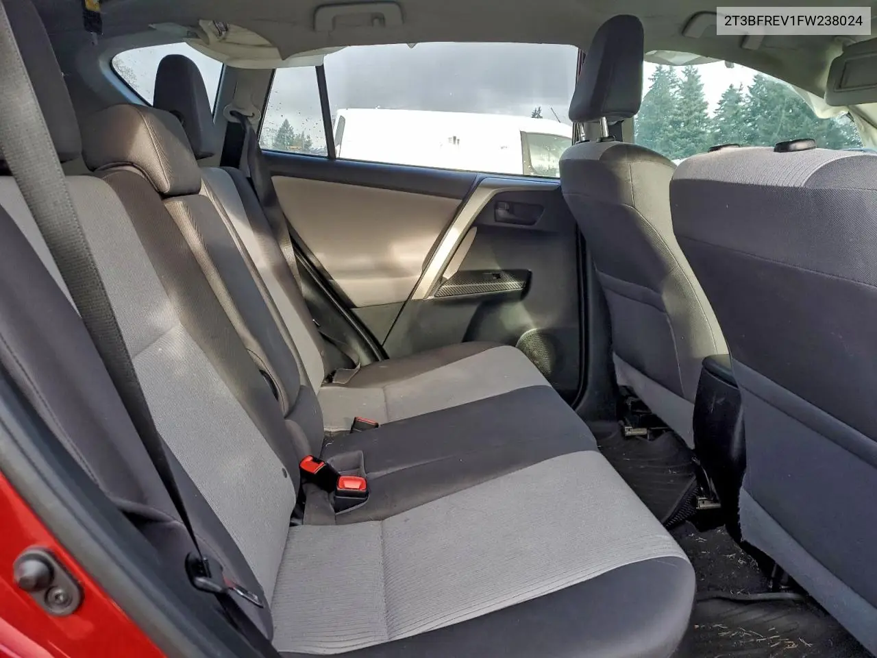 2T3BFREV1FW238024 2015 Toyota Rav4 Le