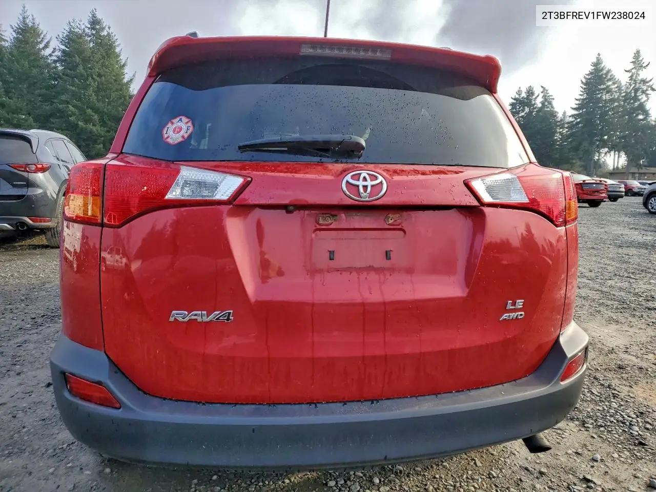 2T3BFREV1FW238024 2015 Toyota Rav4 Le