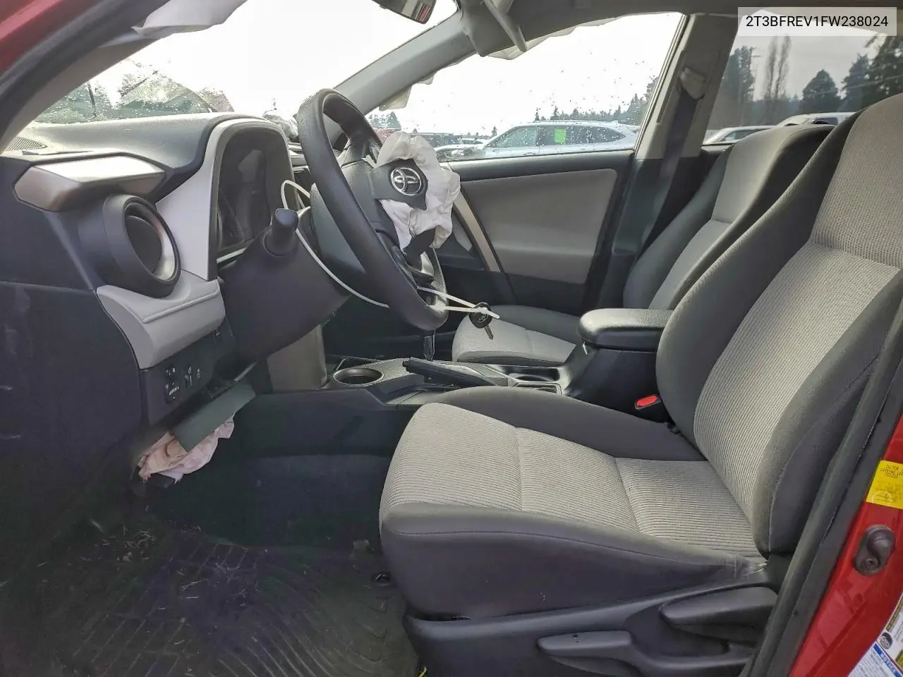 2T3BFREV1FW238024 2015 Toyota Rav4 Le