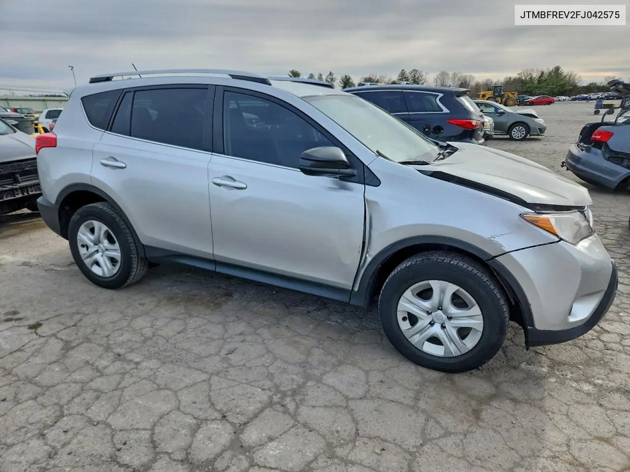 JTMBFREV2FJ042575 2015 Toyota Rav4 Le