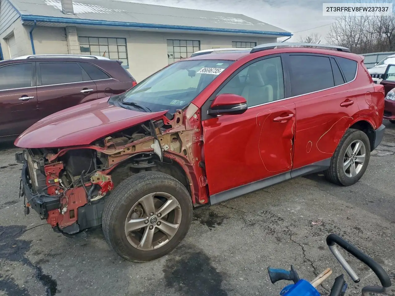 2T3RFREV8FW237337 2015 Toyota Rav4 Xle