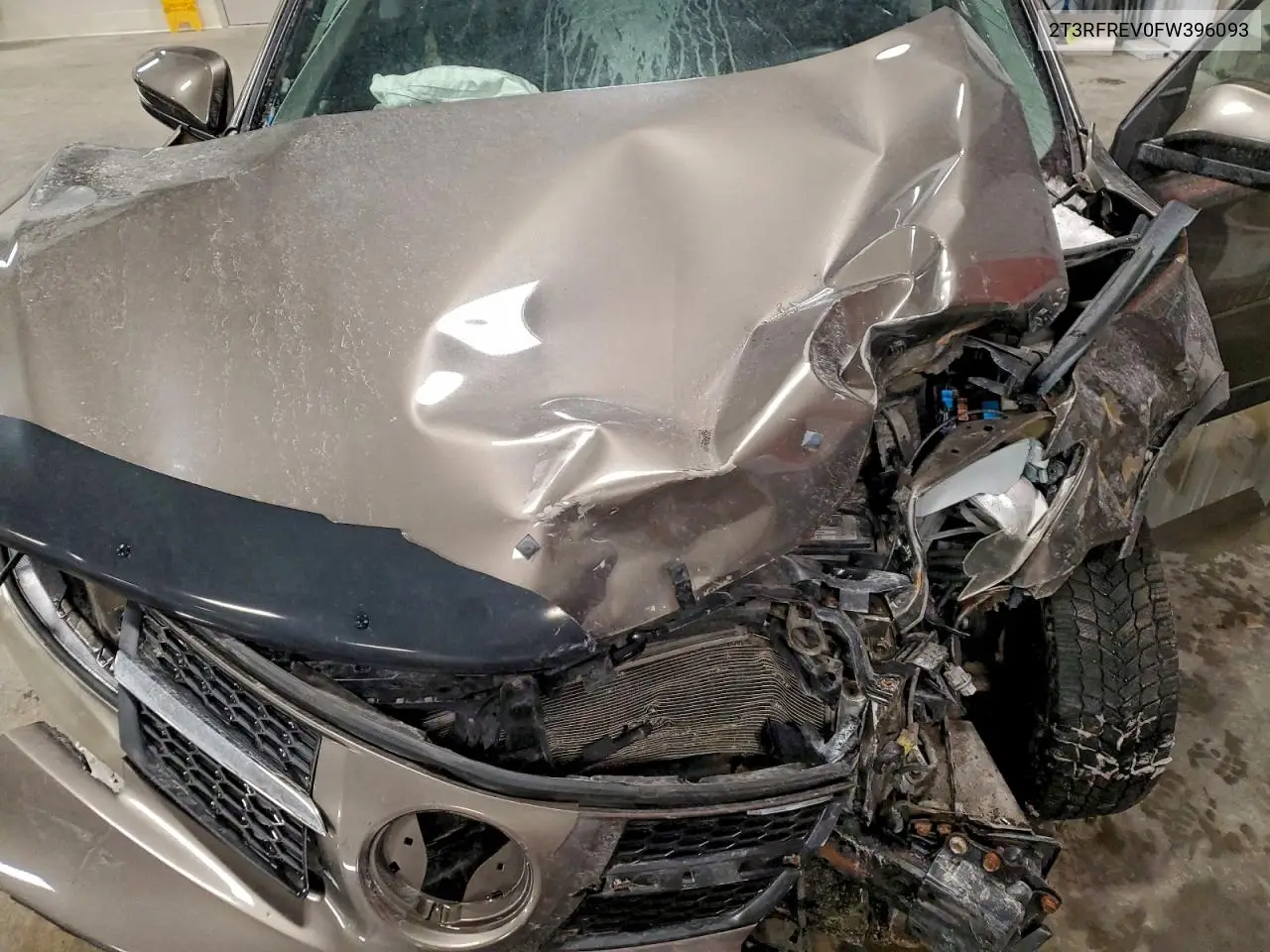 2T3RFREV0FW396093 2015 Toyota Rav4 Xle