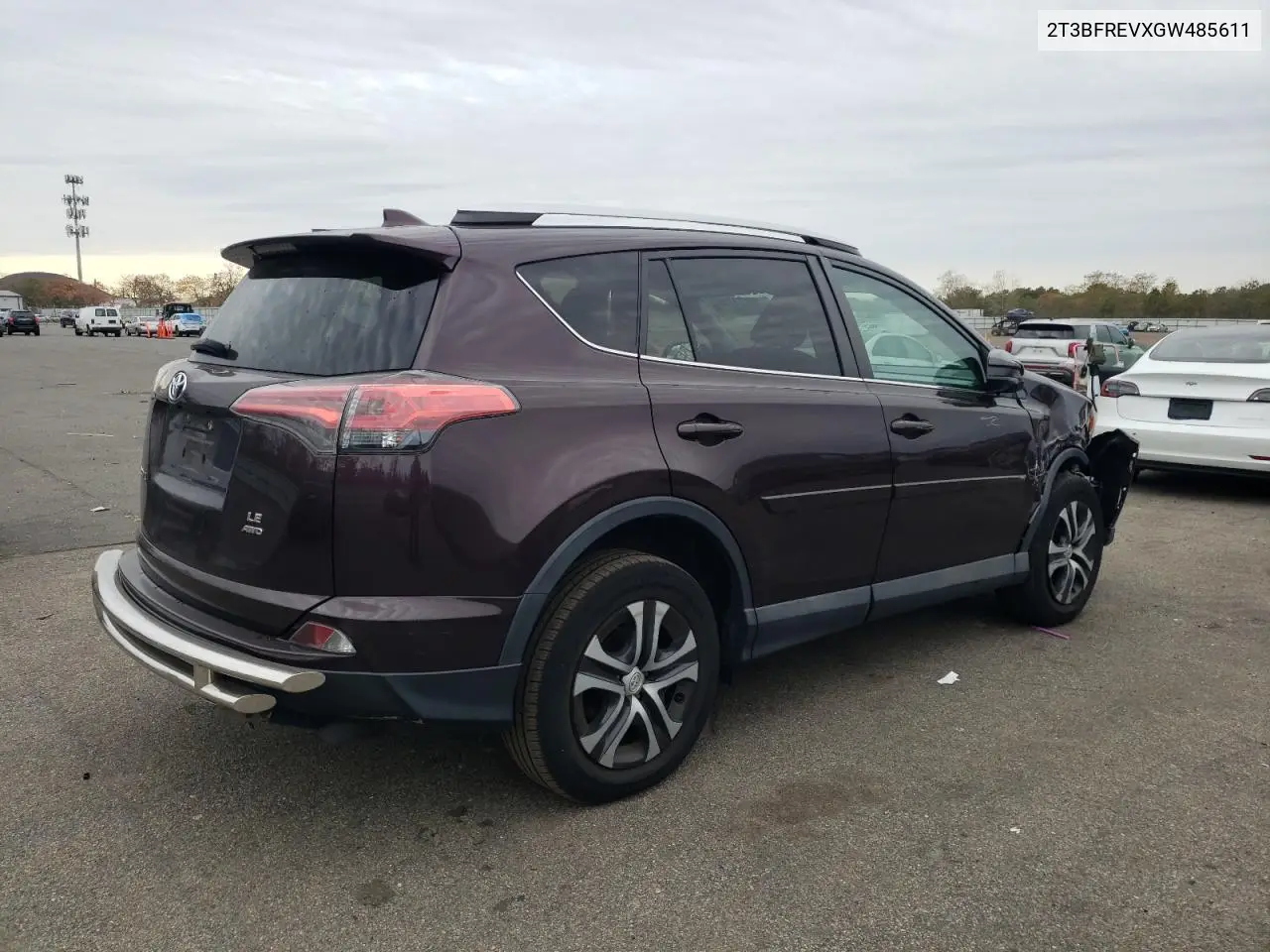 2T3BFREVXGW485611 2016 Toyota Rav4 Le