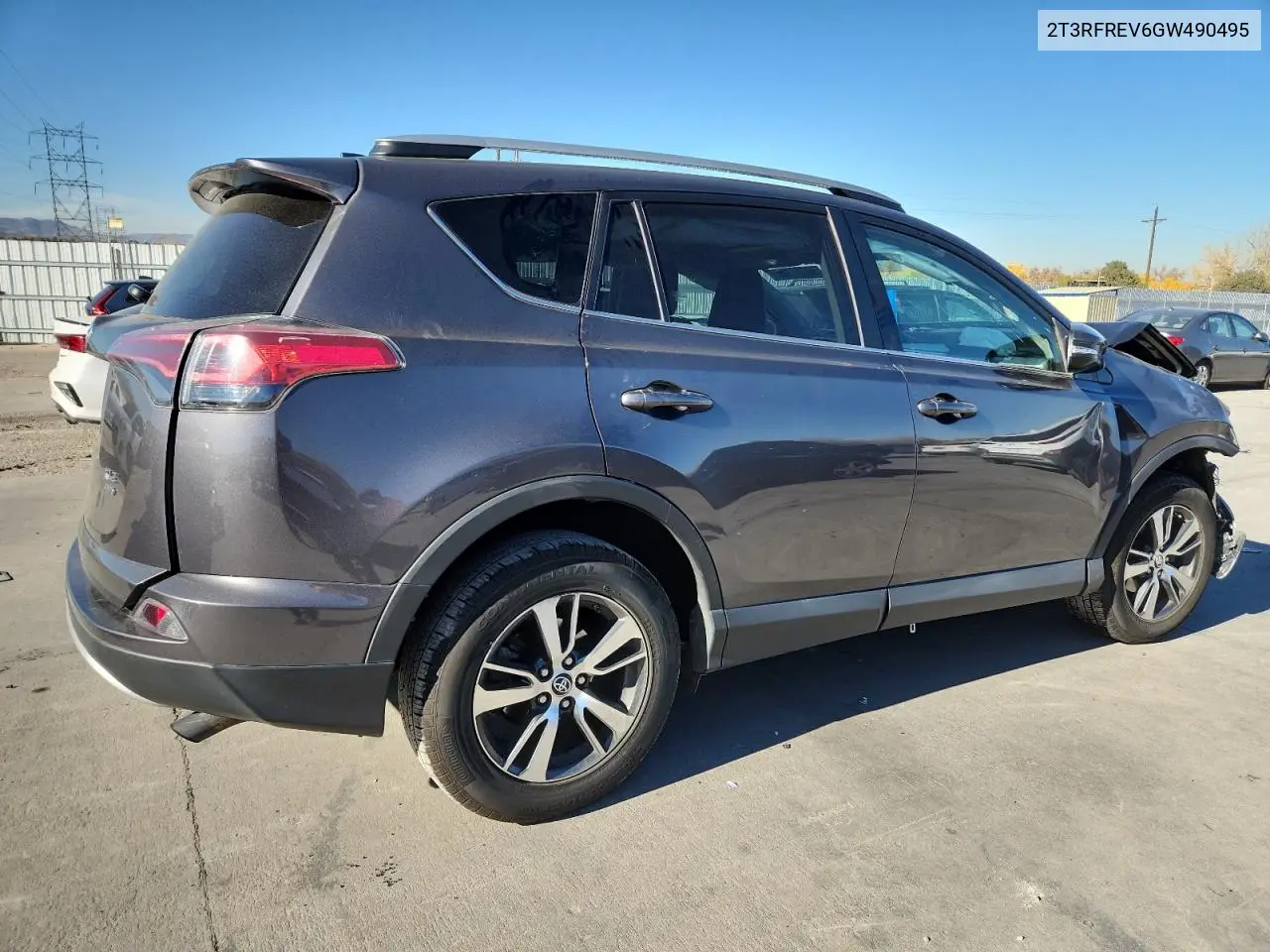 2T3RFREV6GW490495 2016 Toyota Rav4 Xle